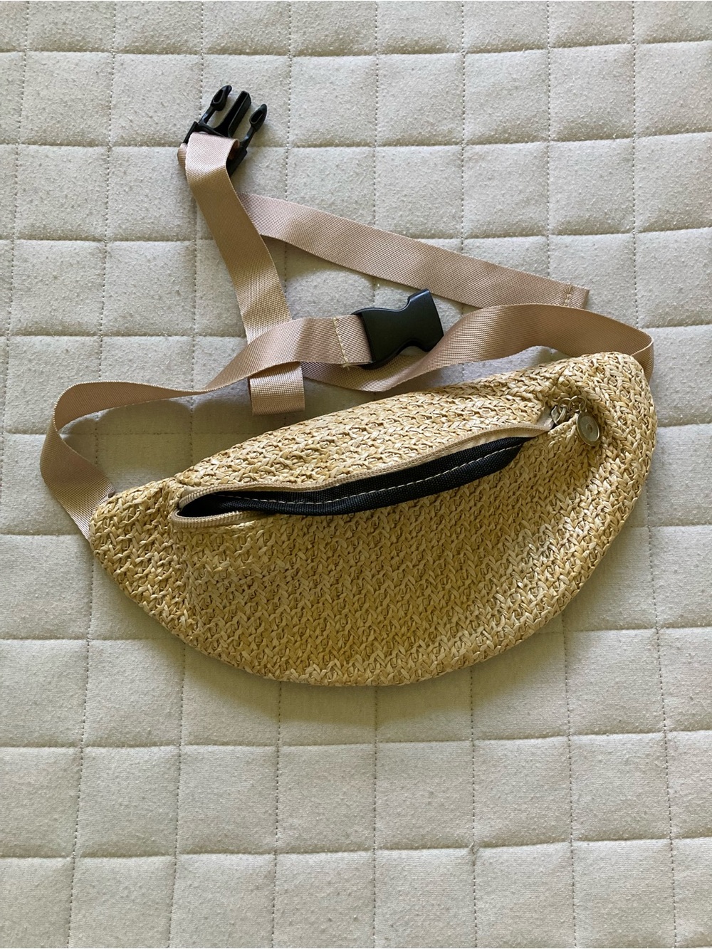 Women’s Straw Woven Waist Bag - Beige